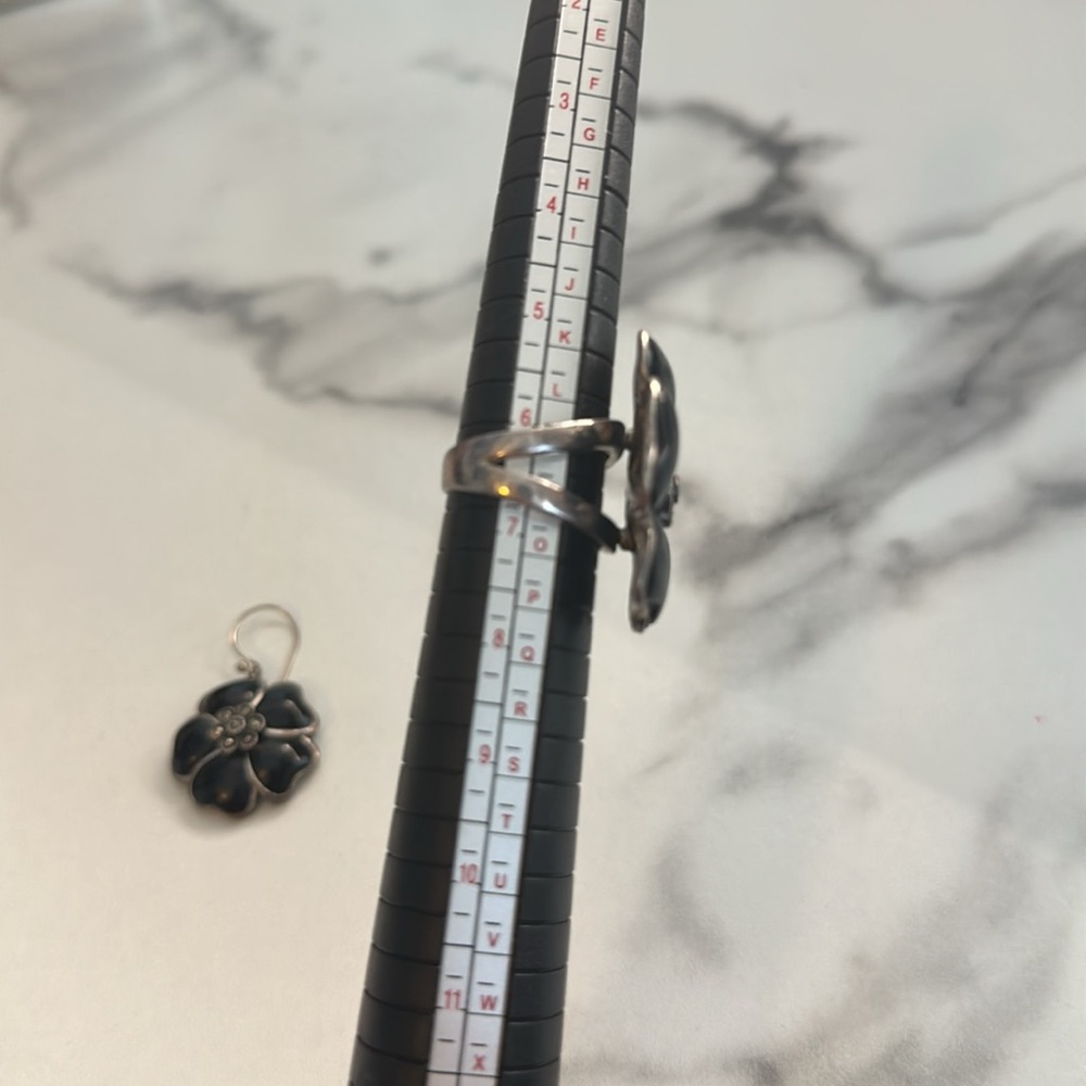 Pre owned- Elegant Black Flower Jewelry Set - Picture 11 of 16